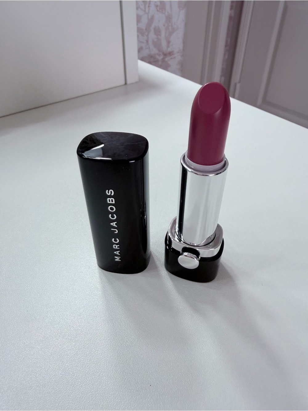 Marc Jacobs Kiss Kiss Bang Bang Lipstick NWOB Full Size